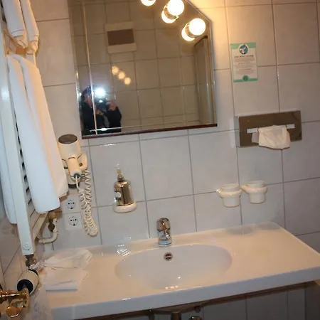 Отель Restaurant Koehle 3*